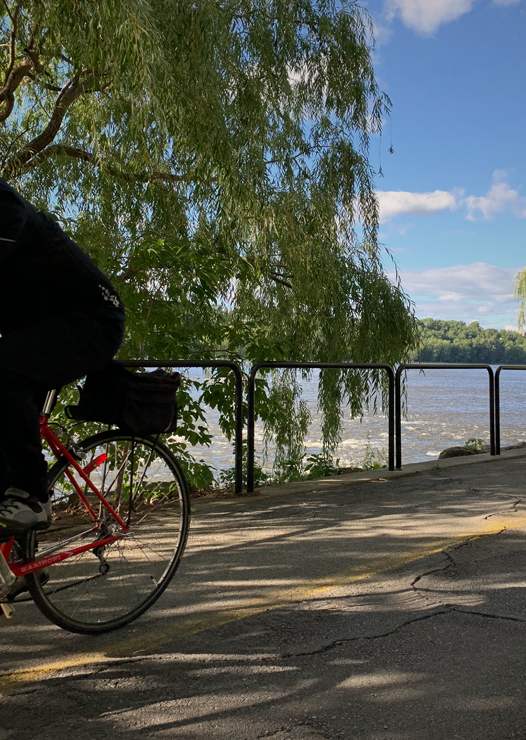 Vélo sur la piste cyclable proche du projet Gest sur Gouin